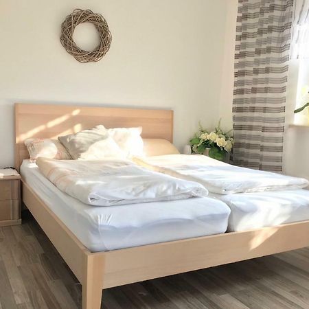 Apartment Am Stadtpark นอยมาร์คท์ อิน แดร์ โอเบอร์พฟัลซ์ ภายนอก รูปภาพ