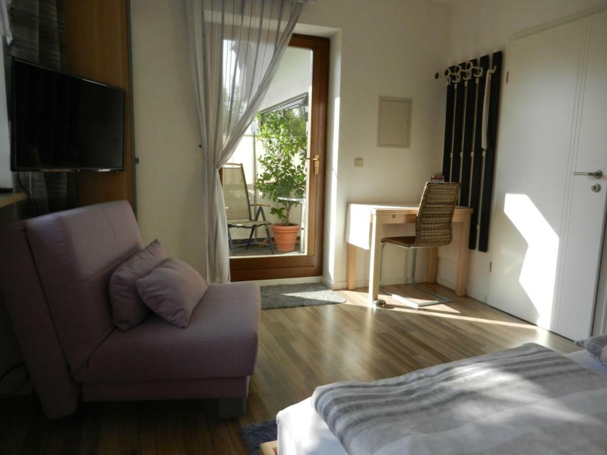 Apartment Am Stadtpark นอยมาร์คท์ อิน แดร์ โอเบอร์พฟัลซ์ ภายนอก รูปภาพ